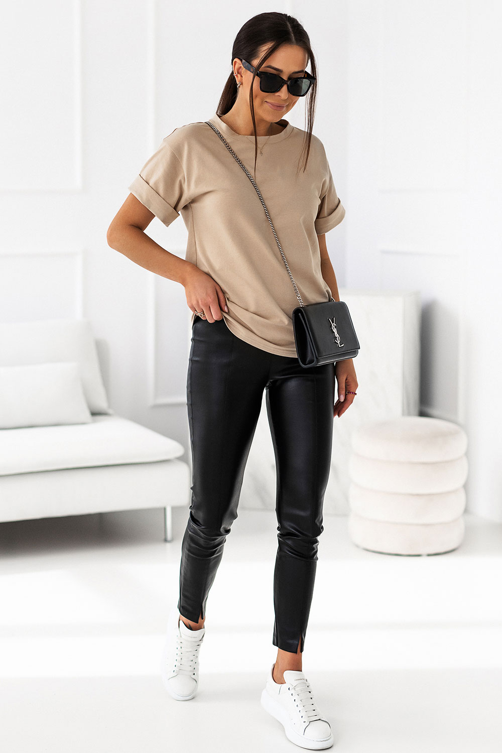 Beżowy luźny t-shirt Laurell